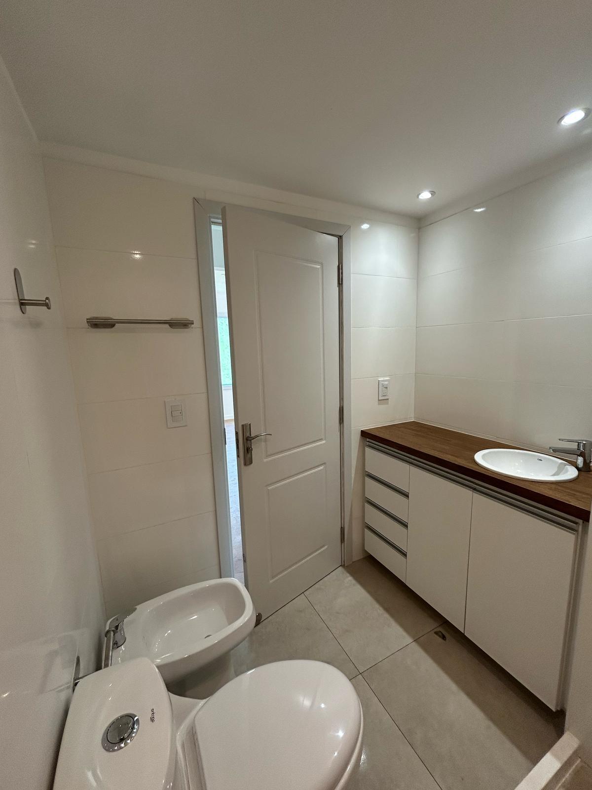 CPL from Uruguay - Accommodation Washroom